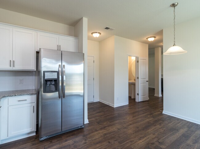 Building Photo - 4831 Birchcrest Ln