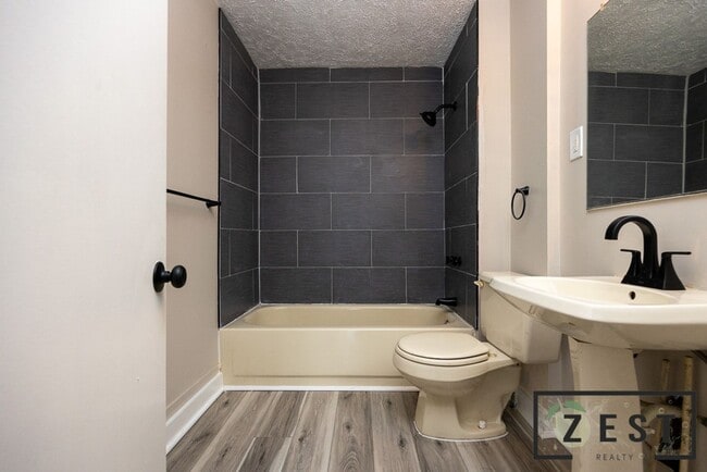 Building Photo - PRE LEASING! Beautiful 3 BEDROOM!