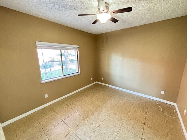 Building Photo - Stunning 3Bed/2Bath/2Car 1st Floor Condo with Private Yard, and Luxurious Amenities! $300 Off Mov...