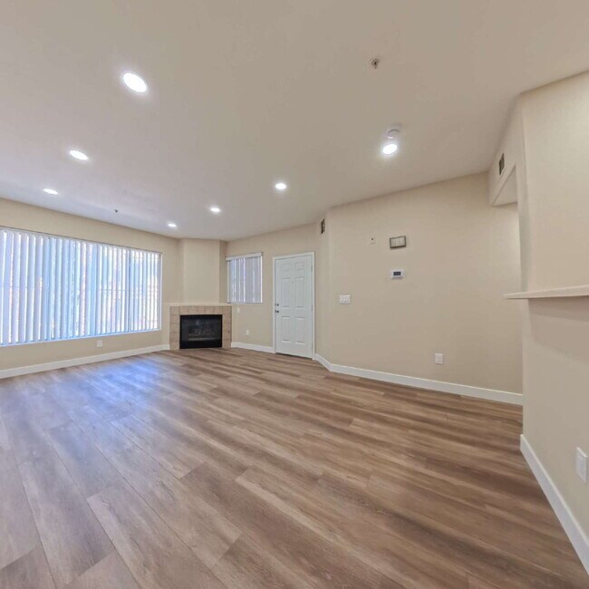 Building Photo - Resort-Style Living Year-Round Updated 1-Bed, 1-Bath Condo!