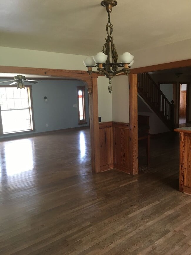 Building Photo - Mayfield