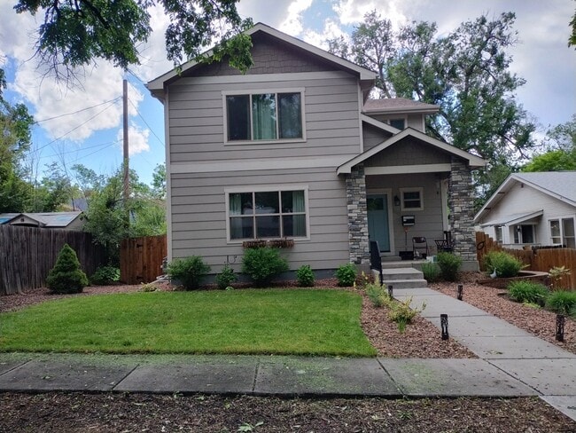 Building Photo - 208 Custer Ave