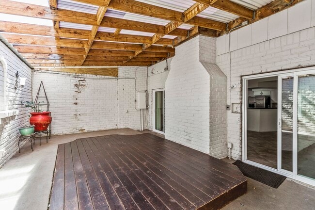 Building Photo - 10788 Briar Forest Dr