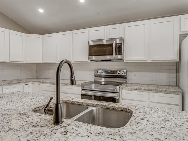 Building Photo - 1136 NW 99th St