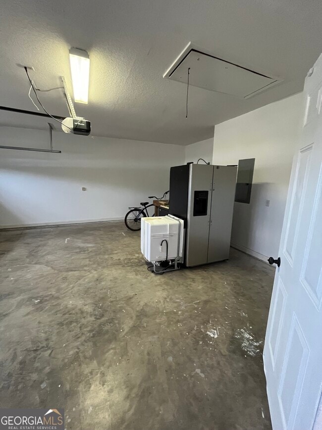 Building Photo - 204 Royal Palms Ave