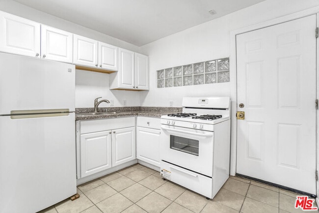 Building Photo - 10226 Regent St