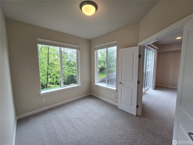 Building Photo - 3Bd/2.5Ba Newcastle Townhouse