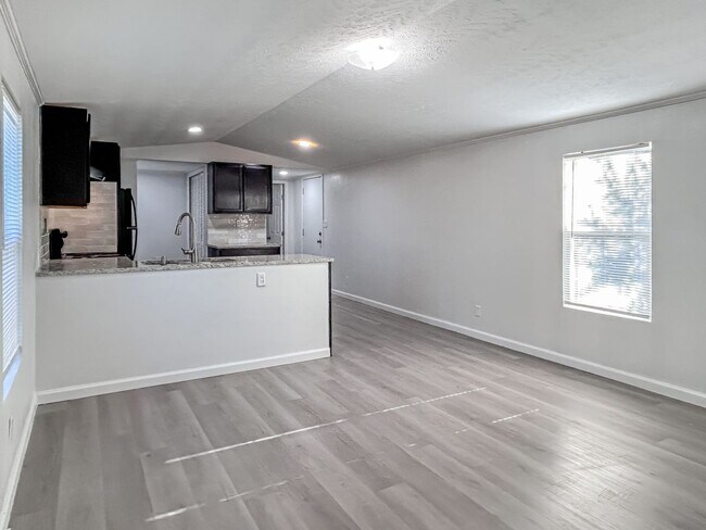 Building Photo - Move-In Ready Home Near Canyon Lake – Fresh Interior, Deck & Detached Garage