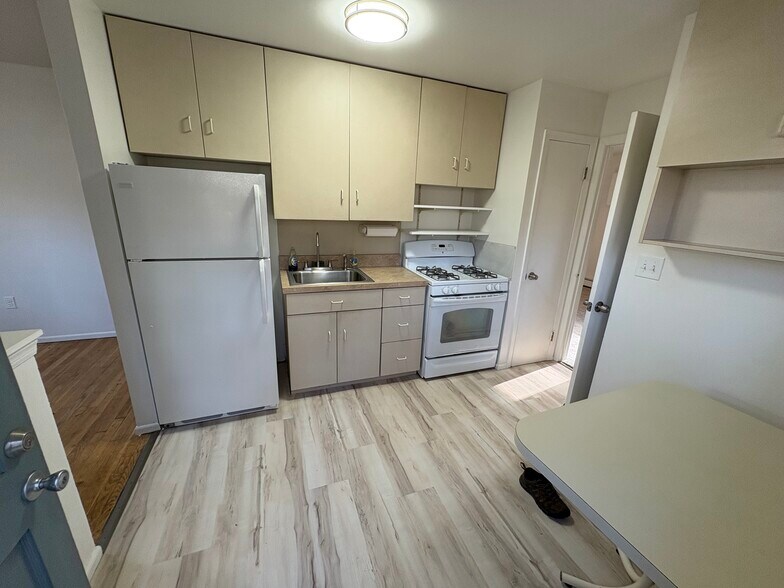 Building Photo - 23 Pilgrim Dr