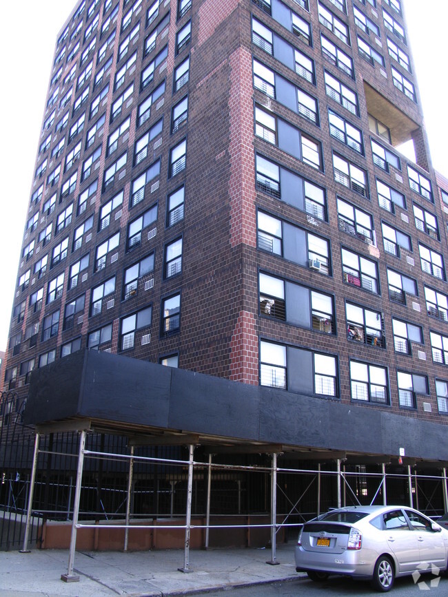 Building Photo - Twin Parks Apartments