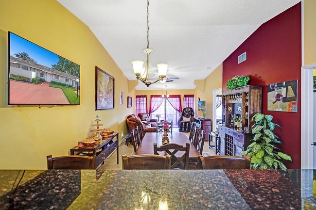 Building Photo - Beautiful 2BR/2BA WITH GARDEN VIEW in the Hear of Boca (55+ community)