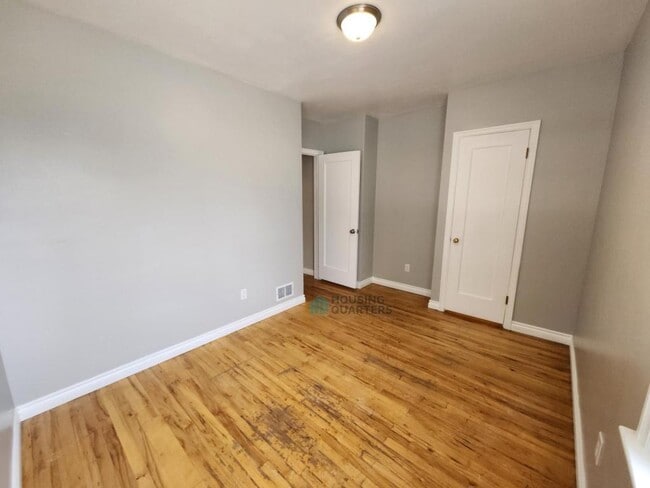 Building Photo - 605 E High Dr