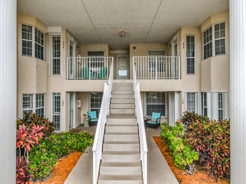 Building Photo - 760 Lake Orchid Cir