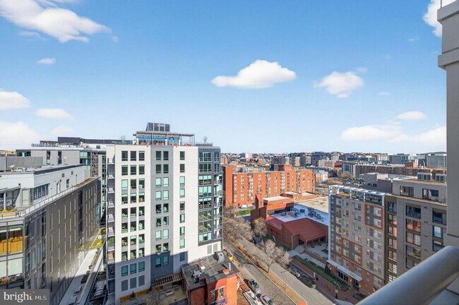 Building Photo - 811 4th St NW