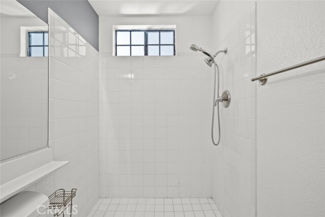 Building Photo - 225 Evergreen Ct