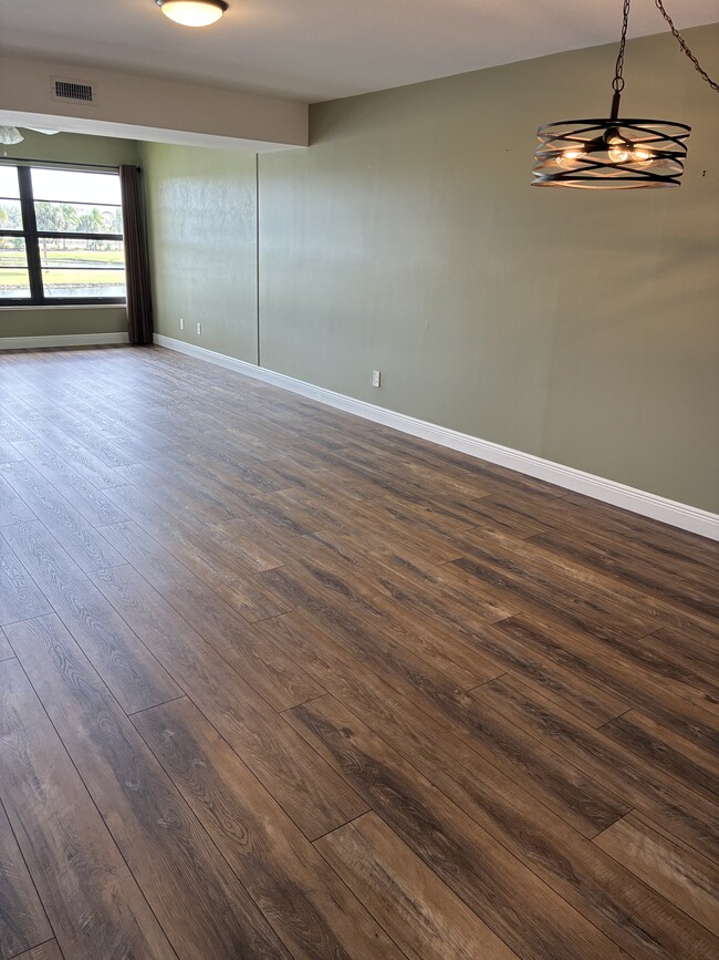 Building Photo - 31 Plantation Dr