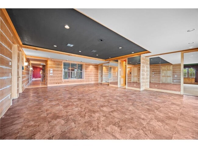 Building Photo - 1560 Bluff Creek Dr