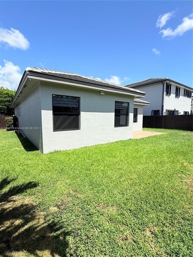 Building Photo - 13651 SW 158th Pl