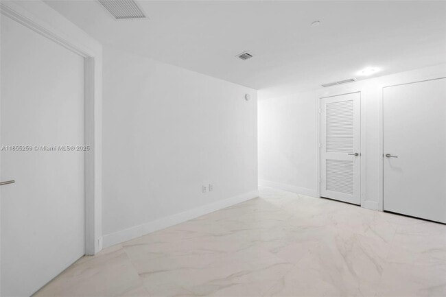 Building Photo - 1100S S Miami Ave