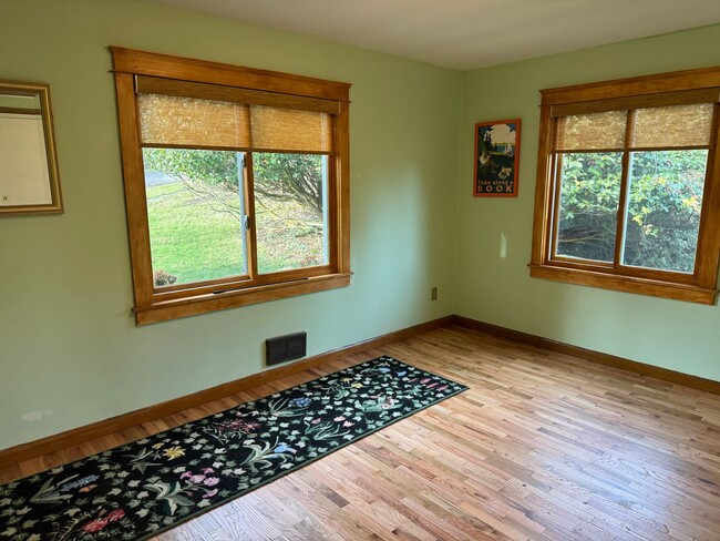 Building Photo - Uptown Mid Century Home, Newly Remodeled w...