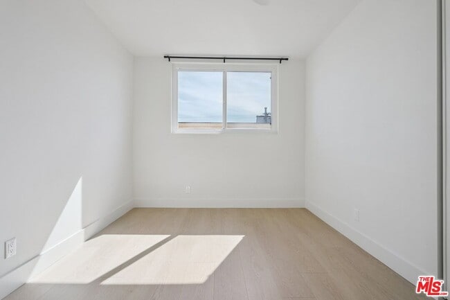 Building Photo - 1133 22nd St