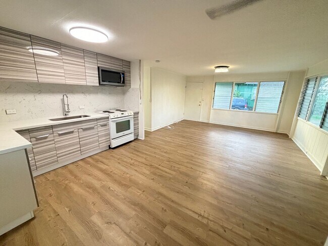 Building Photo - Newly Updated Gorgeous 3 Bed, 1.5 Bath Single Family House in Pearl City Available Now!