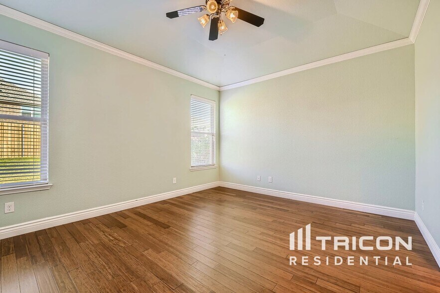 Building Photo - 1735 Oak Glen Dr