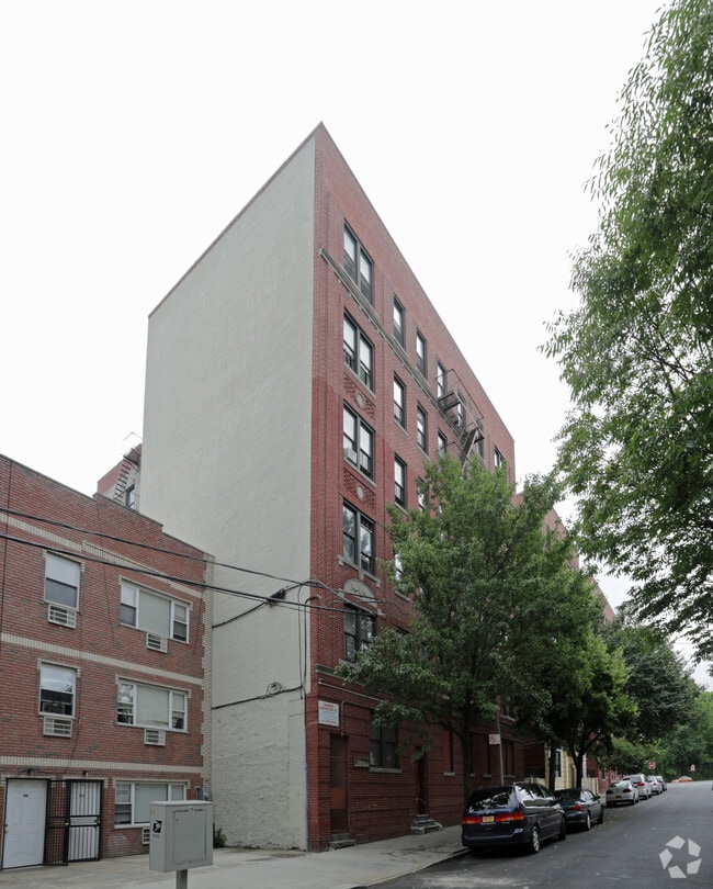 Building Photo - 795 Garden