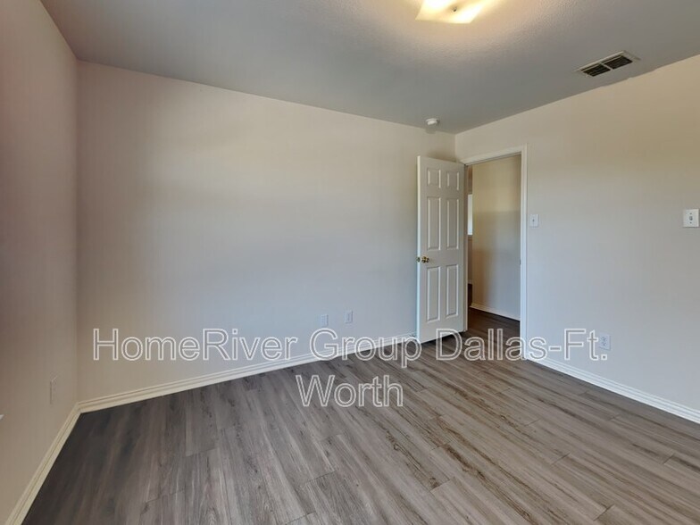 Building Photo - 803 Dover Park Trail