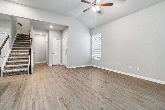 Building Photo - 131 Nespral Dr