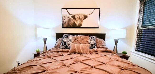 Building Photo - 1423 E Street NE, Unit First Floor