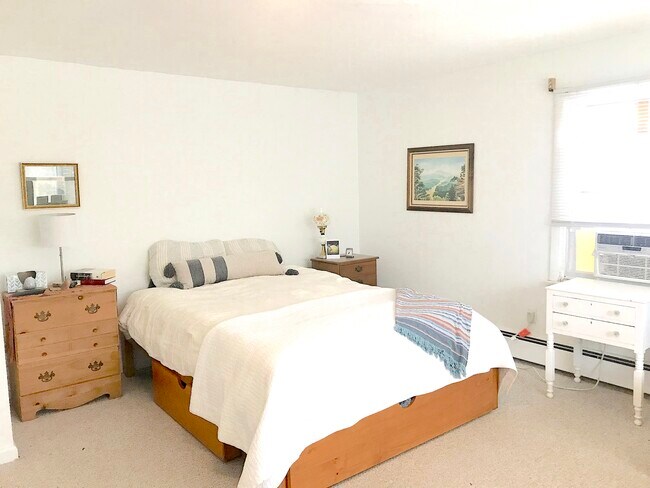 Building Photo - 21 Central St