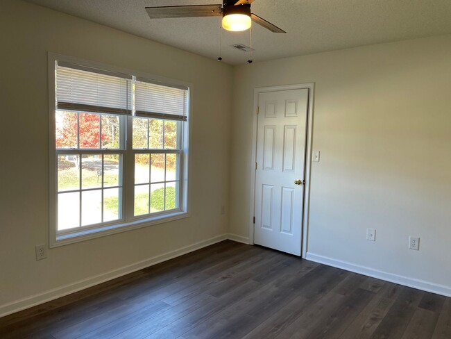 Building Photo - Two Bedroom Townhouse in Sherrills Ford wi...