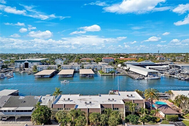 Building Photo - 800 River Point Dr