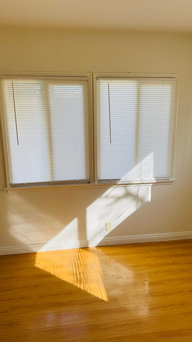 Building Photo - 515 N Nicholson Ave