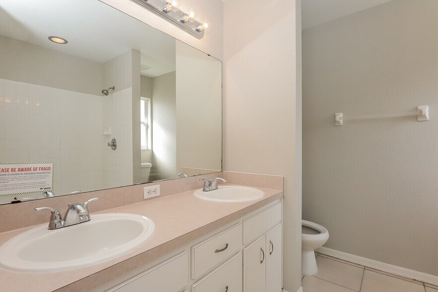 Building Photo - 7905 Apple Blossom Dr