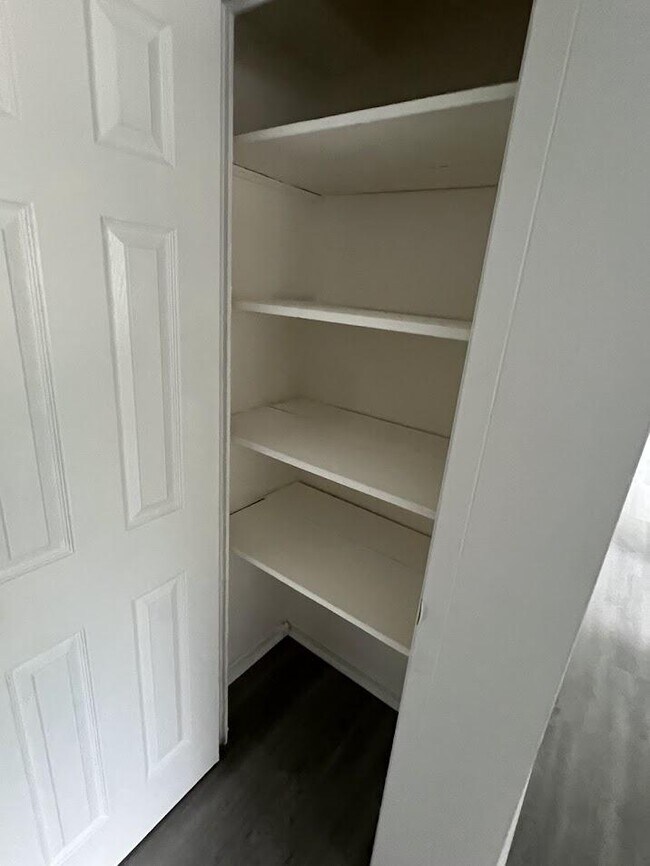 Building Photo - 1 bedroom in Chicago IL 60626
