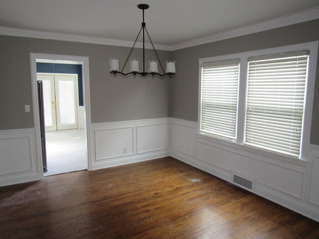 Building Photo - Cape Cod 3bed 1.5 bath in Westwood Hills, KS