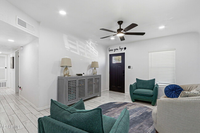 Building Photo - 7740 Phoenix Ave