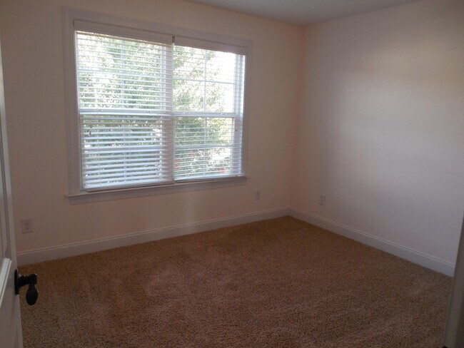 Building Photo - 812 Herrington Dr