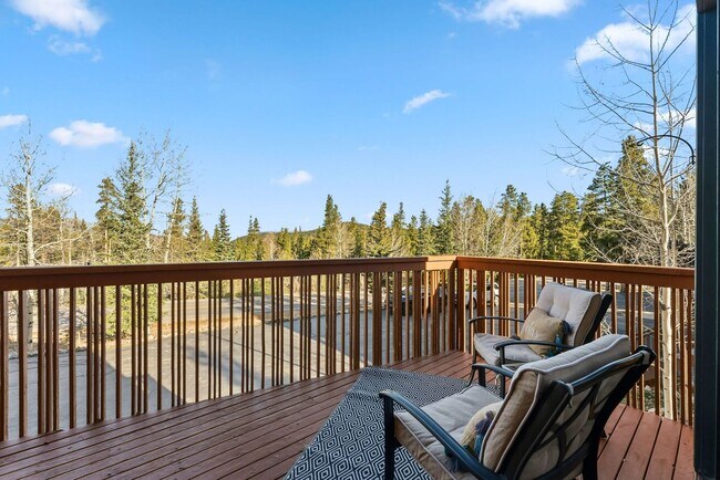 Building Photo - Breck 3-bedroom home with views! 6-12 month lease!