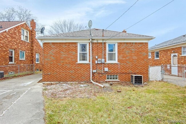 Building Photo - 22780 Courtland Ave