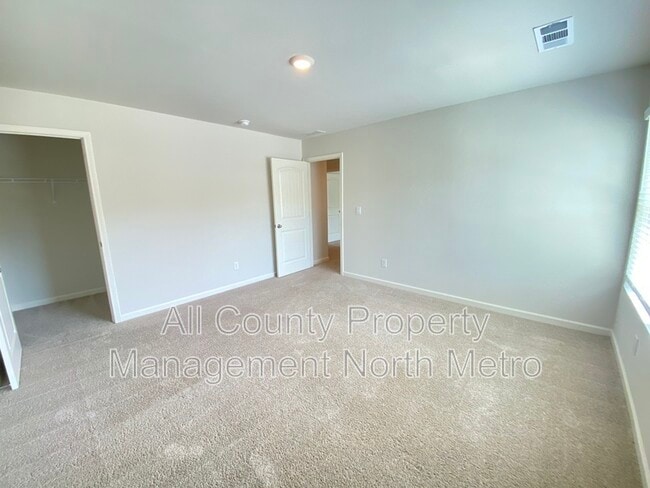 Building Photo - 102 Oaktree St