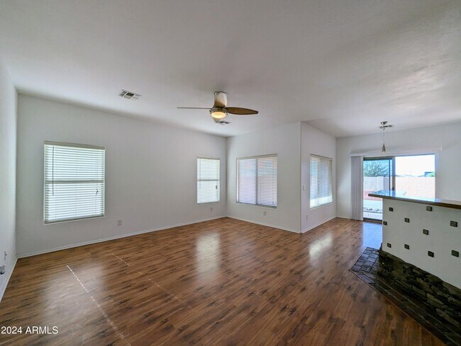 Building Photo - 1530 E Branham Ln