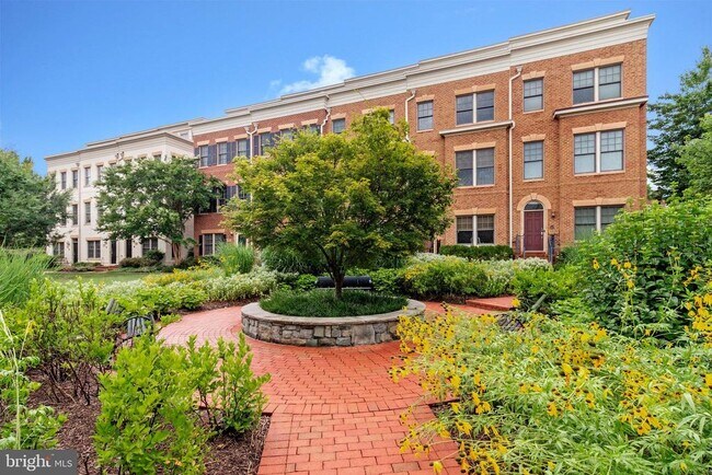 Building Photo - 4531 Westhall Dr