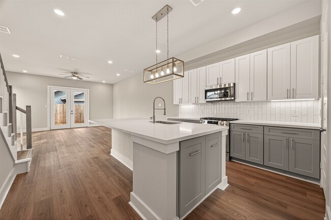 Building Photo - 1504 Hussion St