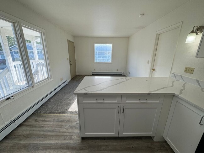 Building Photo - 1 BD, 1 BA Apartment Nestled Back on a Cul-de-Sac