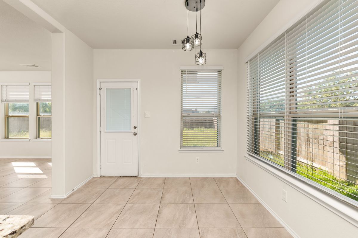 Building Photo - 3715 White Gardenia Ln