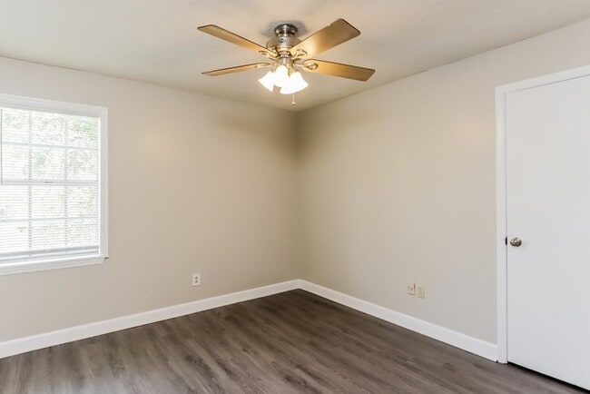 Building Photo - 122 Gray Dr