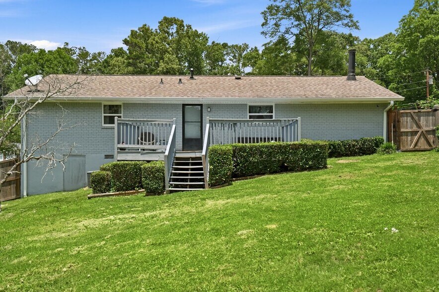 Building Photo - 405 King Arthur Ct